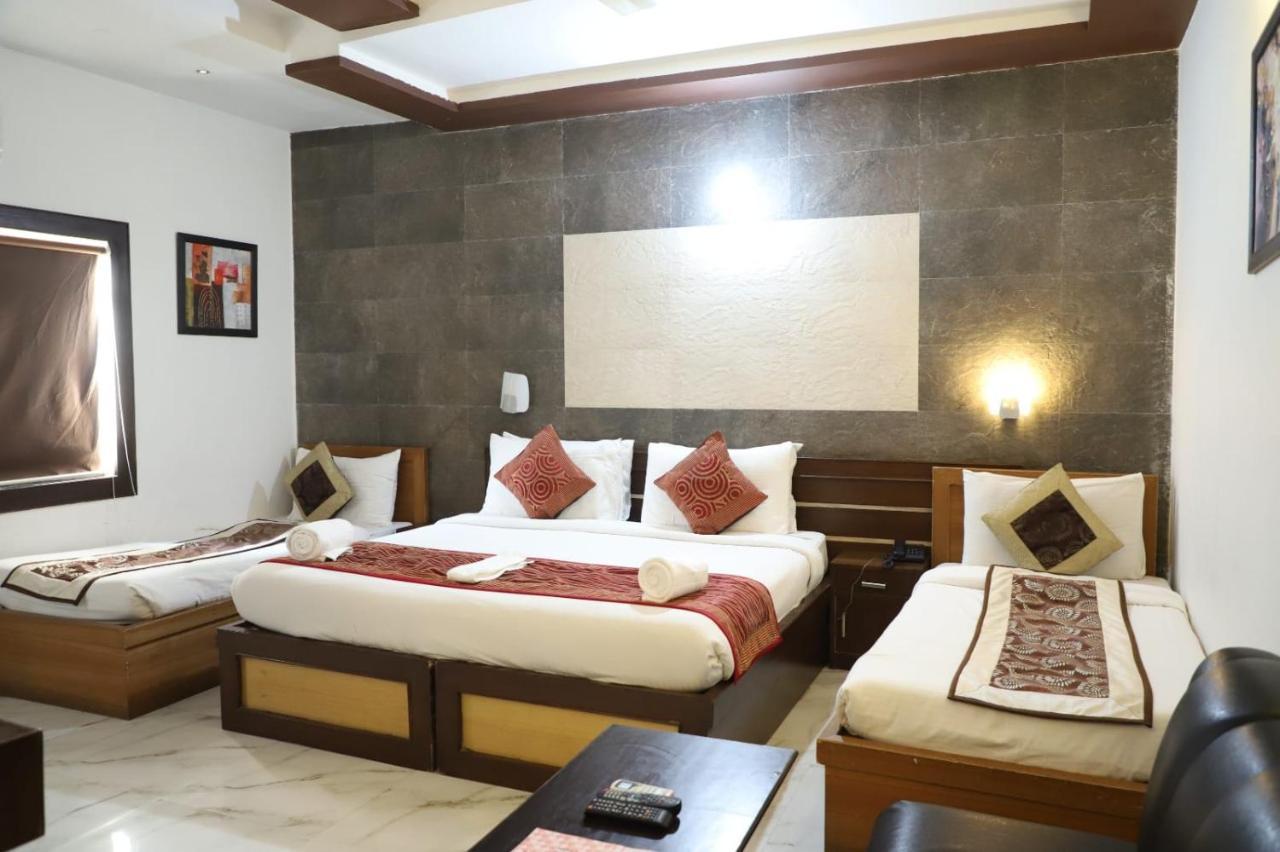 Hotel Tara Palace By Goyal Hoteliers Агра Экстерьер фото