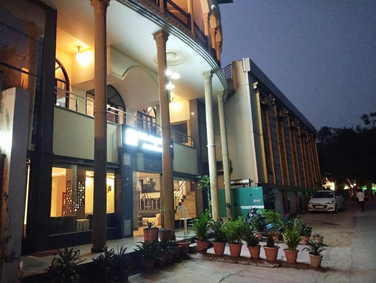 Hotel Tara Palace By Goyal Hoteliers Агра Экстерьер фото